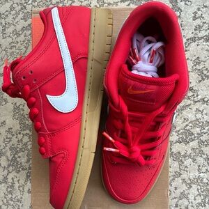 New Nike SB Dunk Low ISO Red Gum. Men’s 9.5